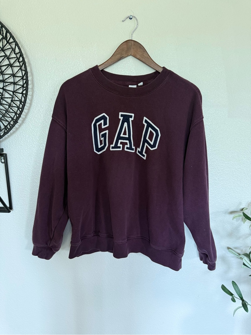 GAP Women's Crewneck Sweatshirt in Plum